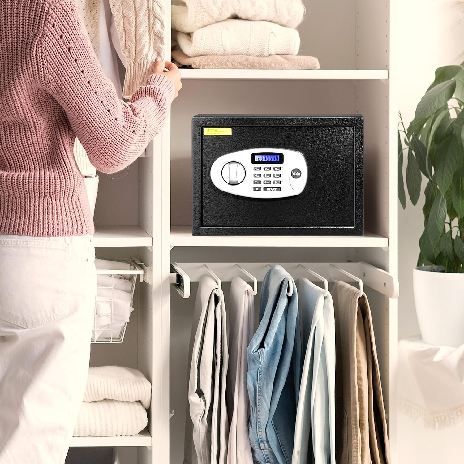 YALE YSS/250/DB2 Digital Safe With Electronic Keypad Locker